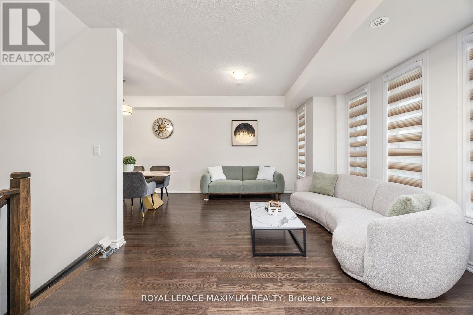 40 Rotary Way, Bradford West Gwillimbury, Ontario  L3Z 4P3 - Photo 11 - N12294353