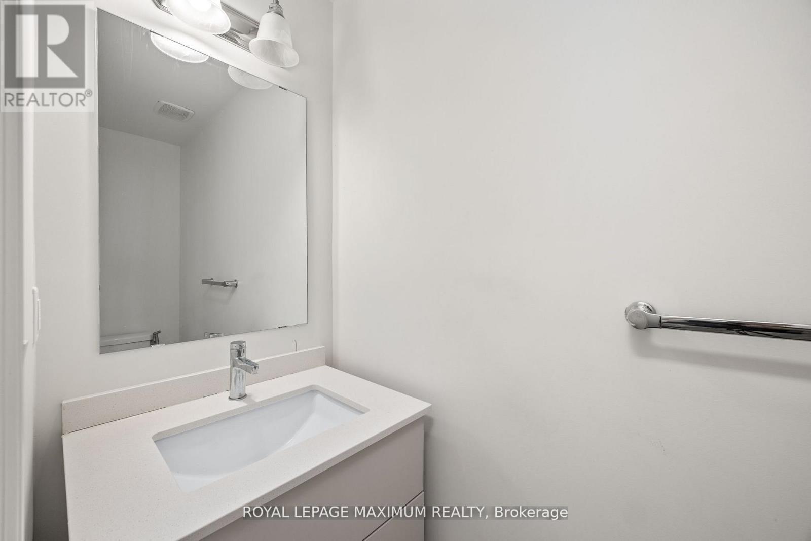 40 Rotary Way, Bradford West Gwillimbury, Ontario  L3Z 4P3 - Photo 15 - N12294353