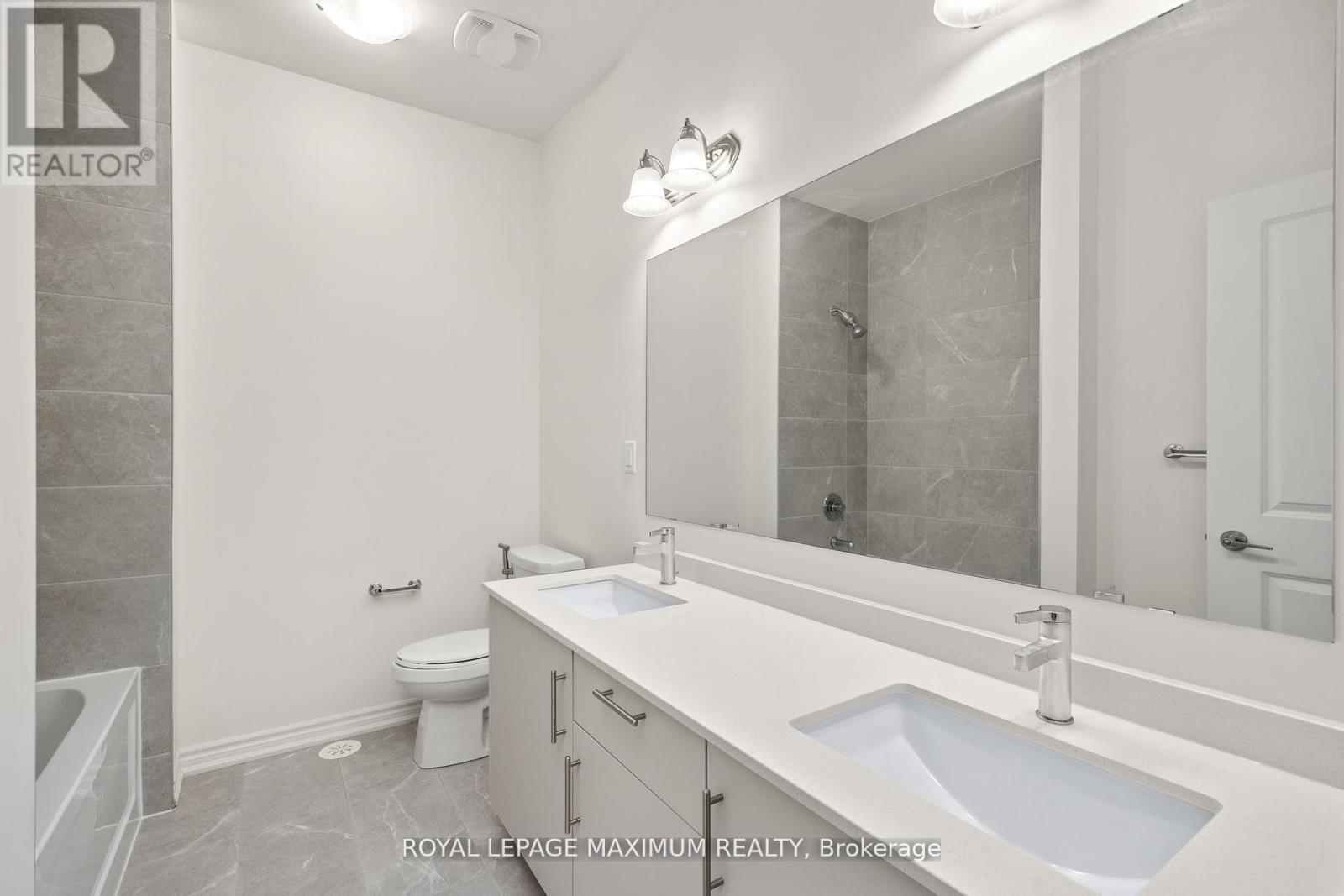 40 Rotary Way, Bradford West Gwillimbury, Ontario  L3Z 4P3 - Photo 20 - N12294353