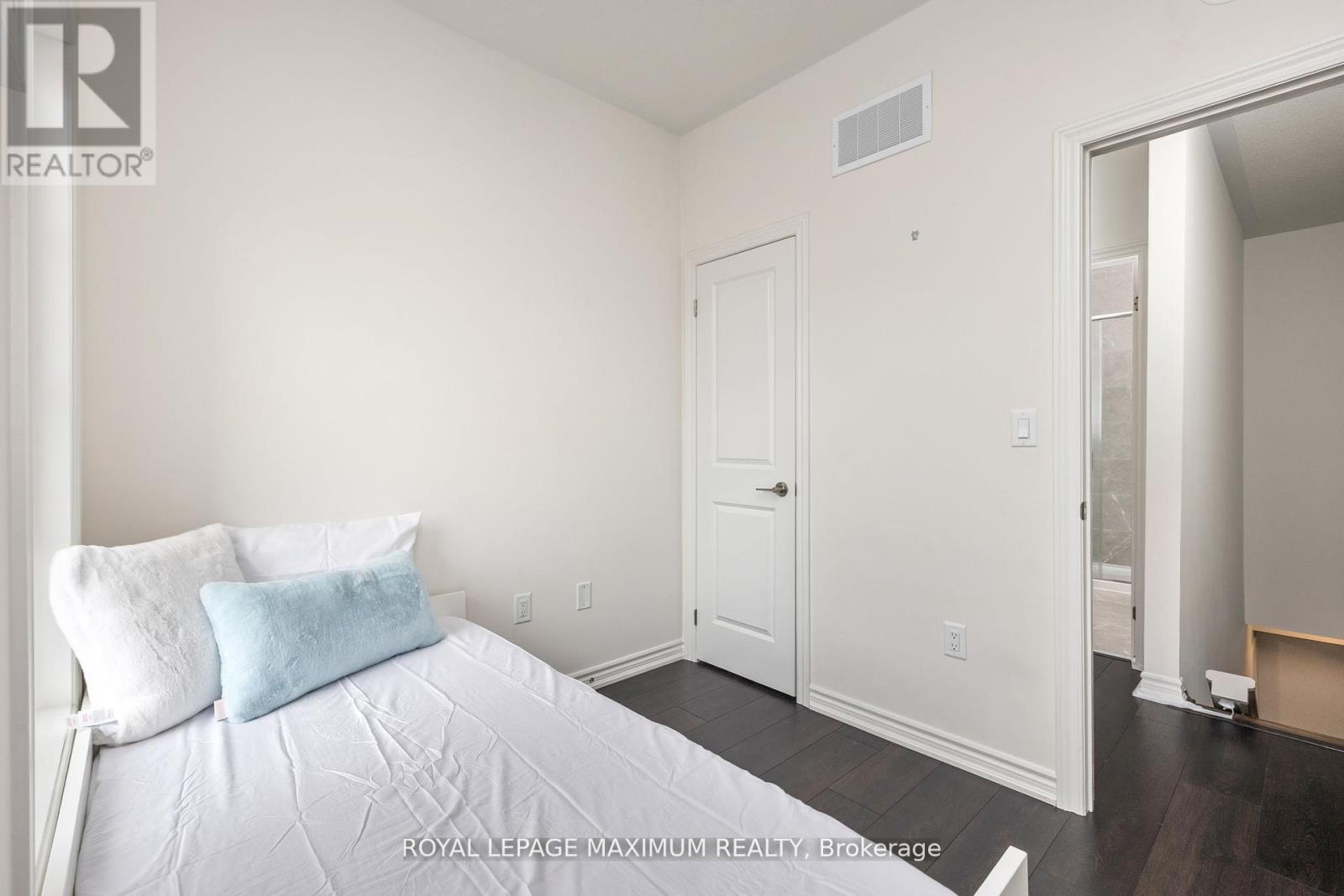 40 Rotary Way, Bradford West Gwillimbury, Ontario  L3Z 4P3 - Photo 24 - N12294353