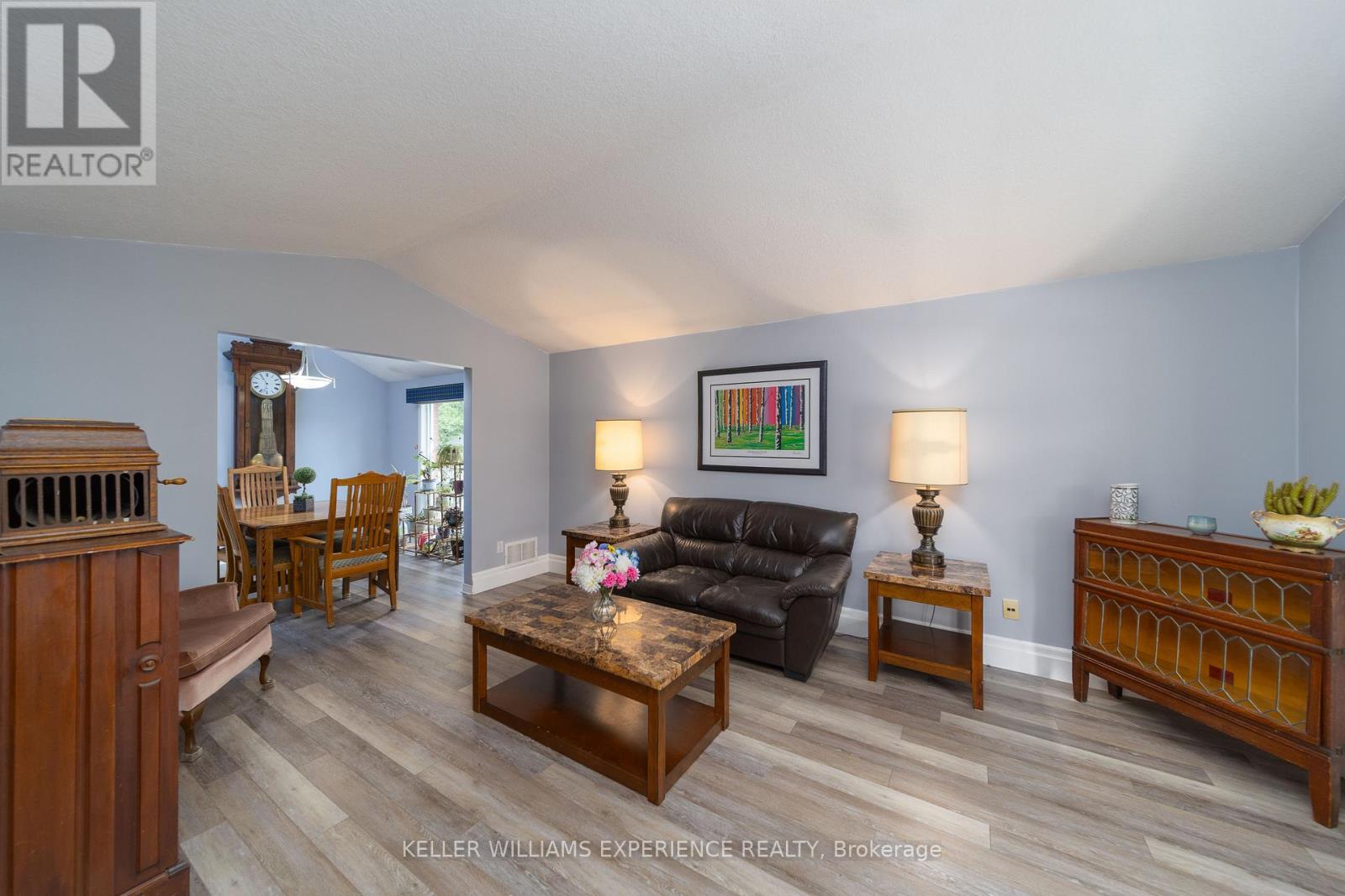 Property at 137 QUEEN STREET image 4