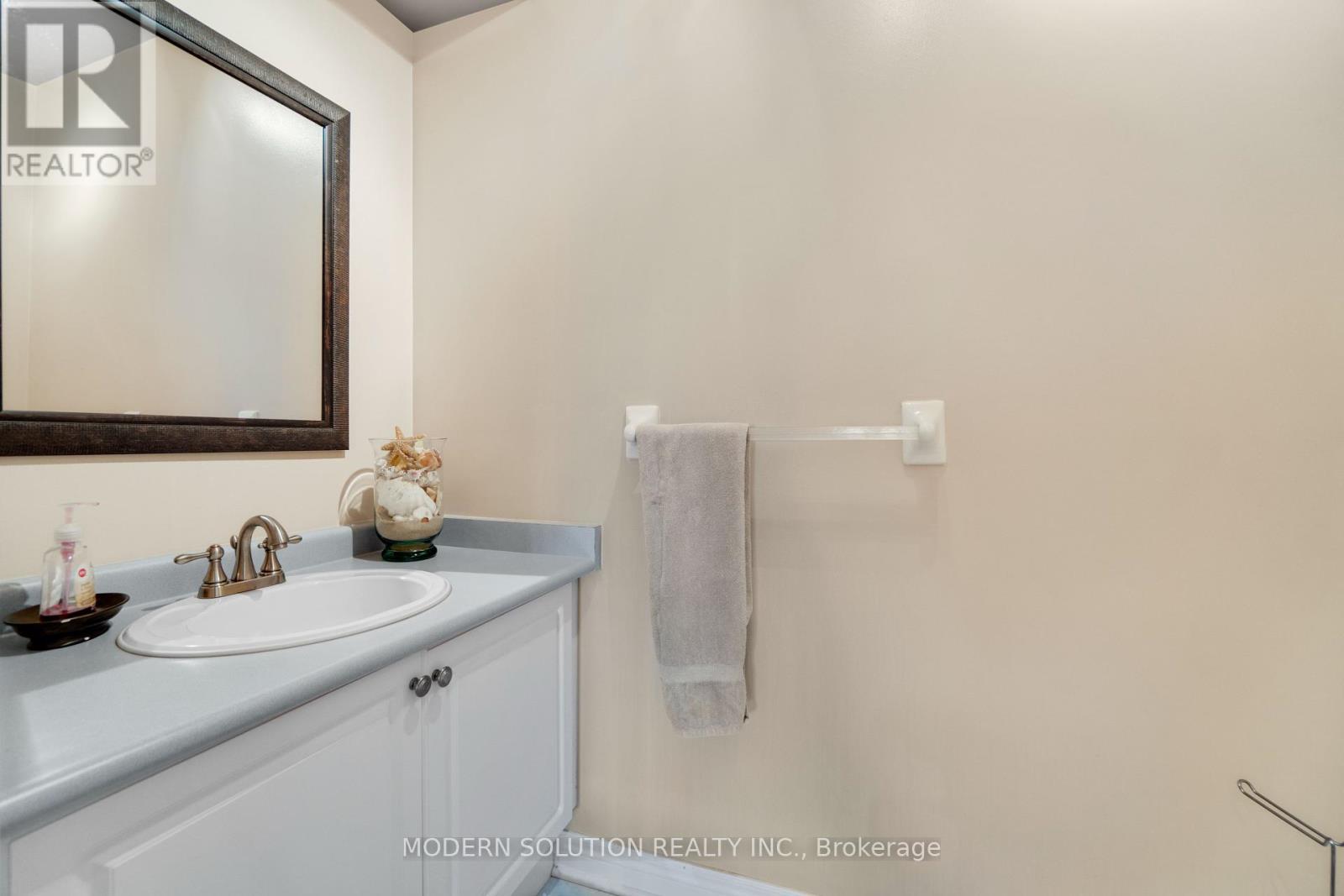 552 Wildgrass Road, Mississauga (Cooksville), Ontario  L5B 4H7 - Photo 13 - W12294278
