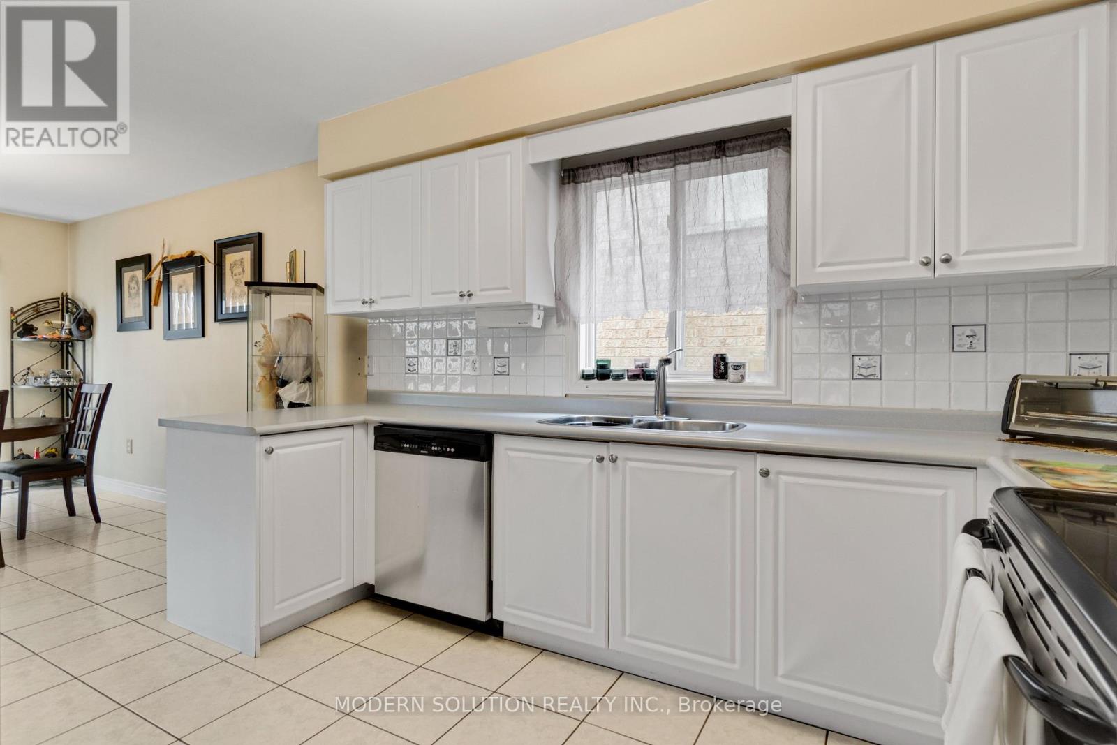 552 Wildgrass Road, Mississauga (Cooksville), Ontario  L5B 4H7 - Photo 16 - W12294278