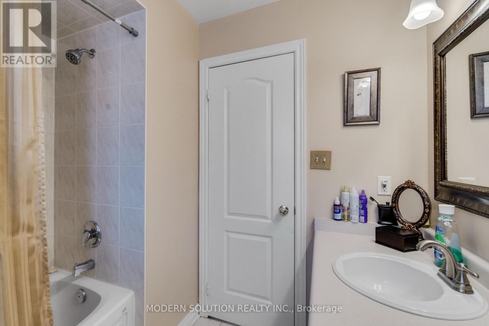 552 Wildgrass Road, Mississauga (Cooksville), Ontario  L5B 4H7 - Photo 33 - W12294278