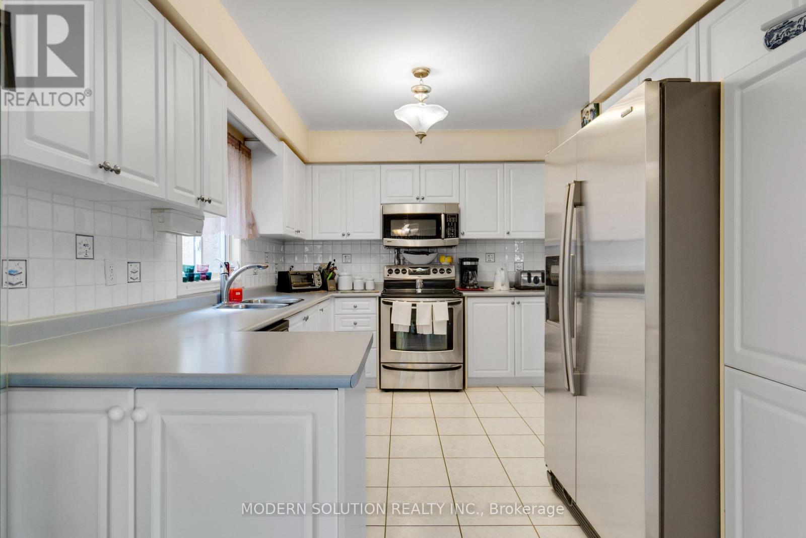 552 Wildgrass Road, Mississauga (Cooksville), Ontario  L5B 4H7 - Photo 9 - W12294278