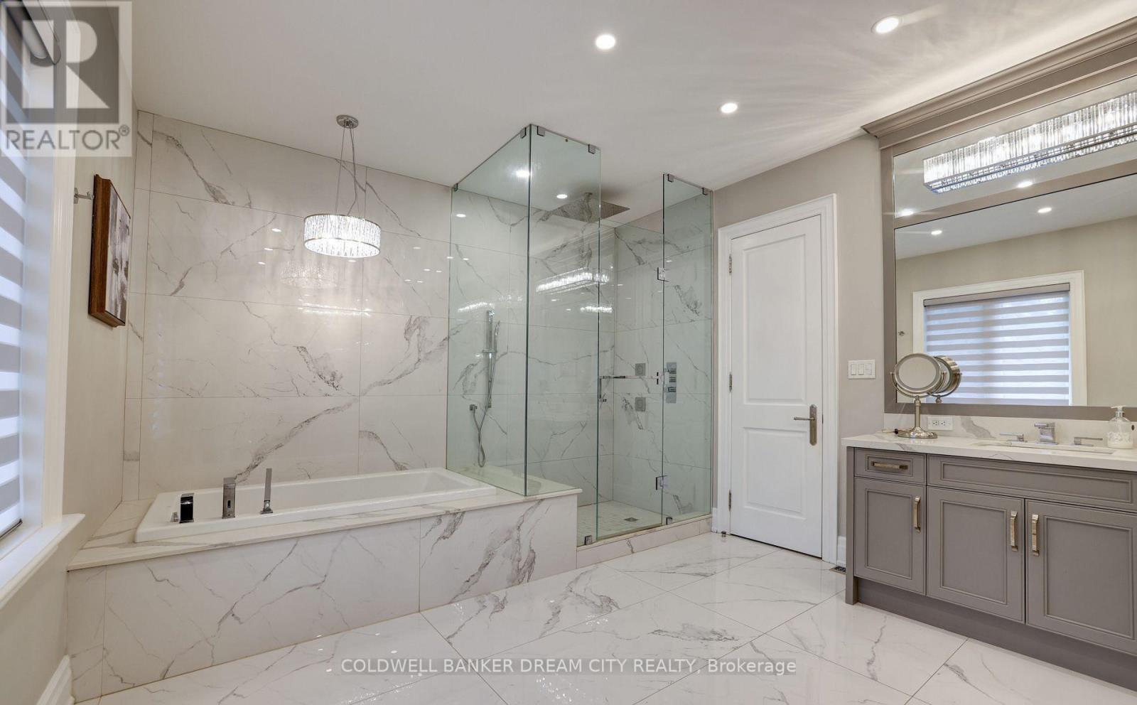3053 Franze Drive, Mississauga, Ontario  L5A 2R8 - Photo 13 - W12294304