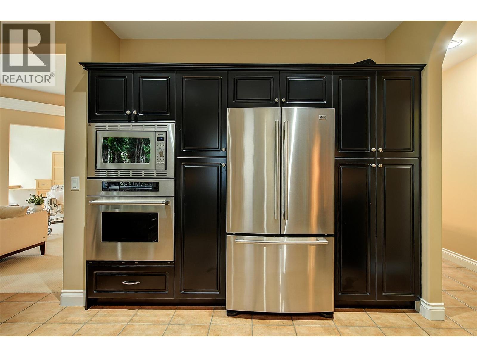 3948 Gallaghers Parkway, Kelowna, British Columbia  V1W 3Z9 - Photo 14 - 10356492