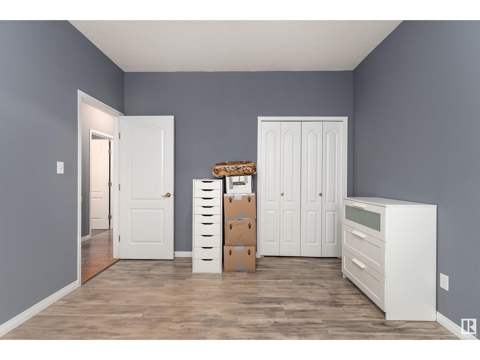 Property at 10 STONESHIRE MR image 2