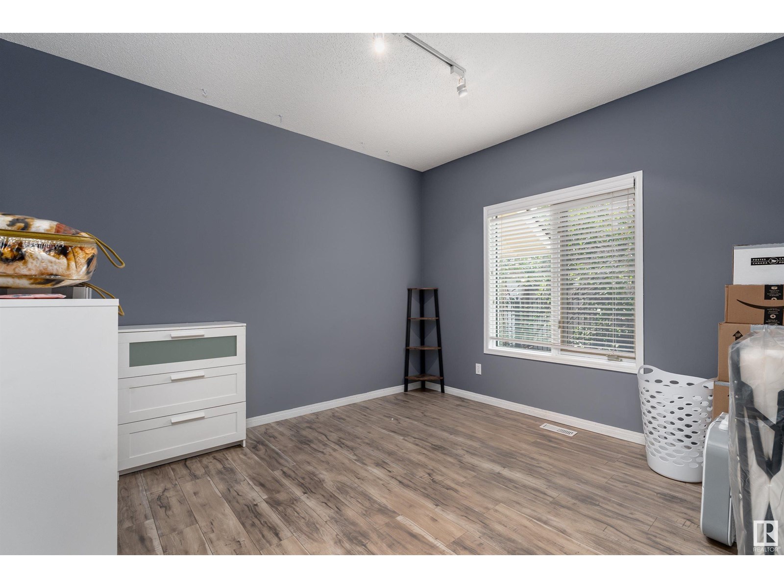 Property at 10 STONESHIRE MR image 1