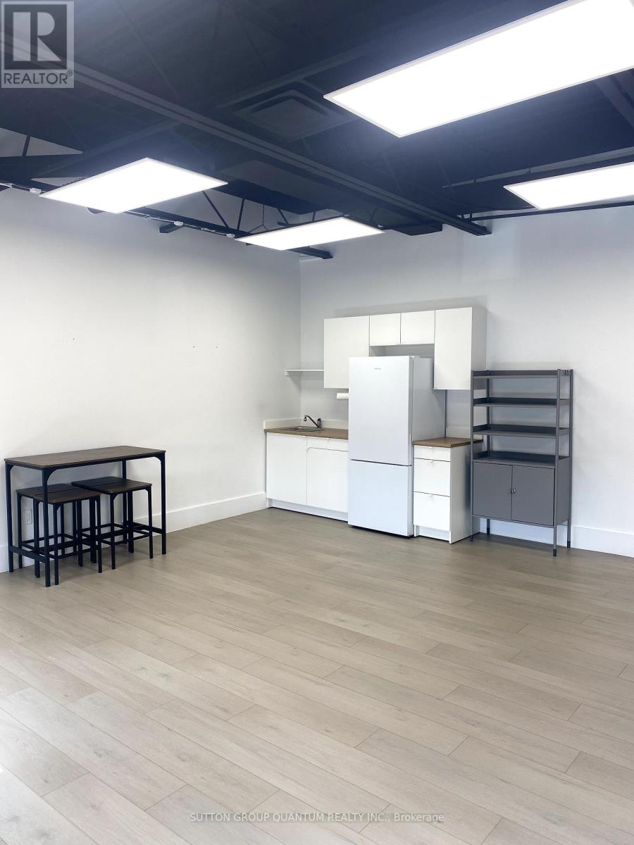 204 - 348 Lakeshore Road E, Mississauga (Port Credit), Ontario  L5G 1H5 - Photo 8 - W12281220