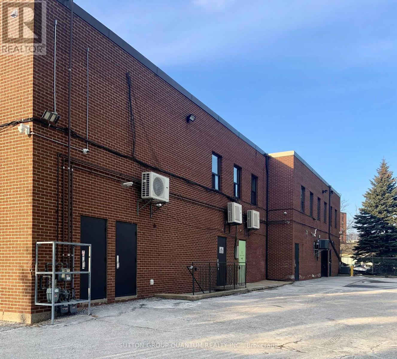 204 - 348 Lakeshore Road E, Mississauga, Ontario  L5G 1H5 - Photo 5 - W12281220