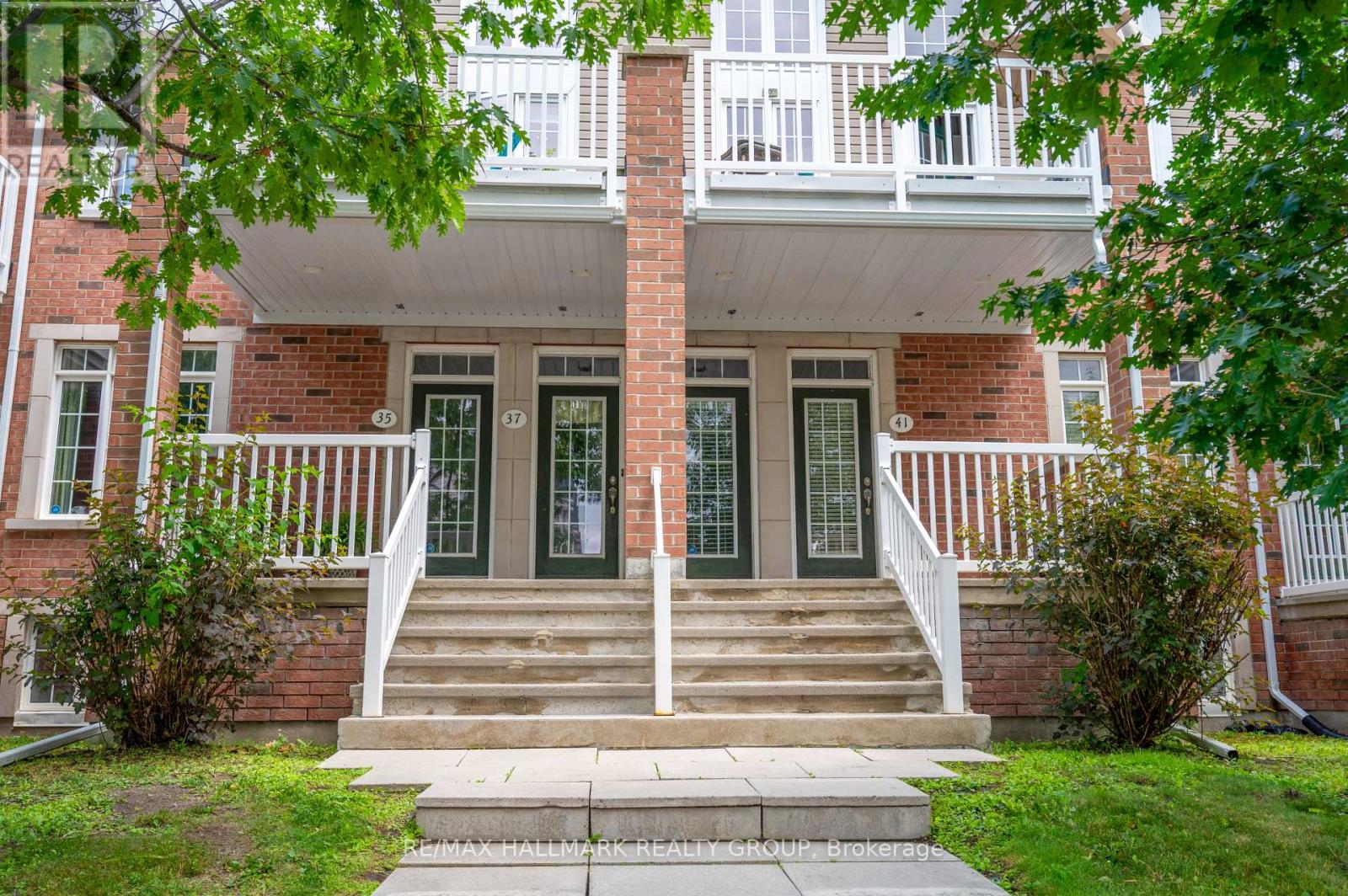 Property at 39 - 39 HAWKSTONE GATE image 2