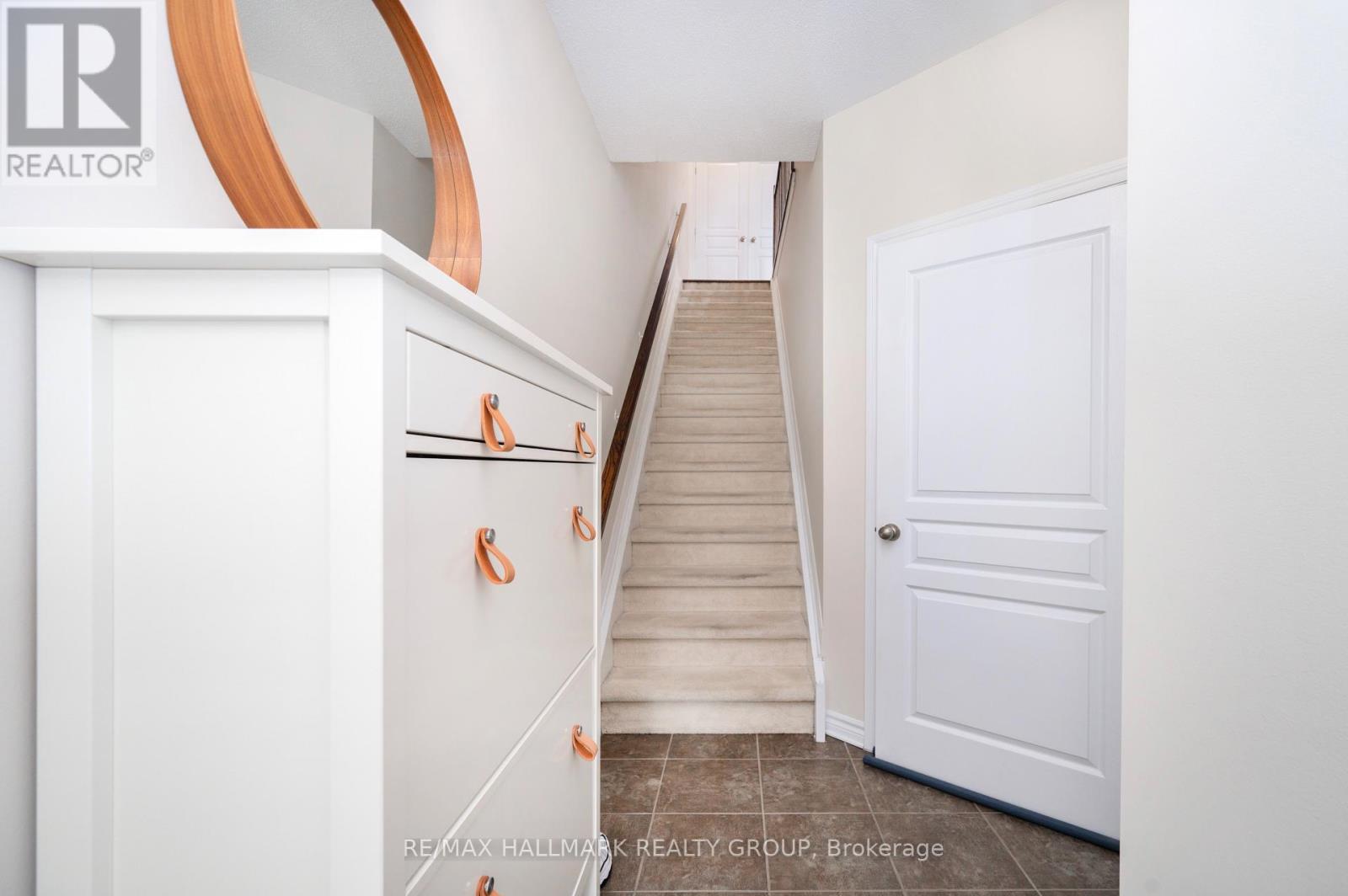 Property at 39 - 39 HAWKSTONE GATE image 4