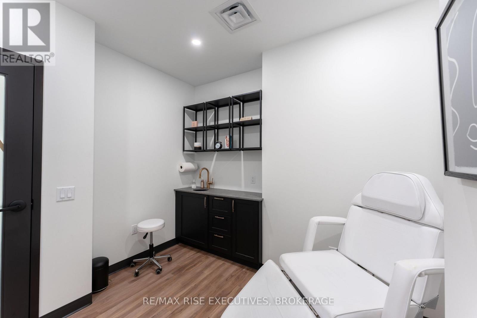 497 Cataraqui Woods Drive, Kingston (City Northwest), Ontario  K7P 0E6 - Photo 8 - X12294541