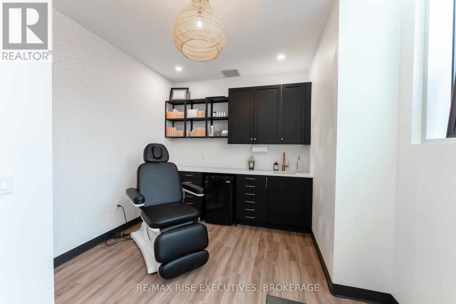 497 Cataraqui Woods Drive, Kingston (City Northwest), Ontario  K7P 0E6 - Photo 9 - X12294541