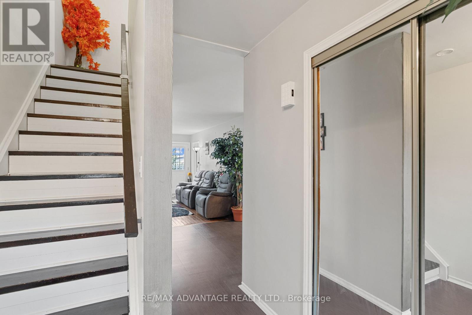 95 Clarence Avenue, Leamington, Ontario  N8H 5B8 - Photo 6 - X12294576
