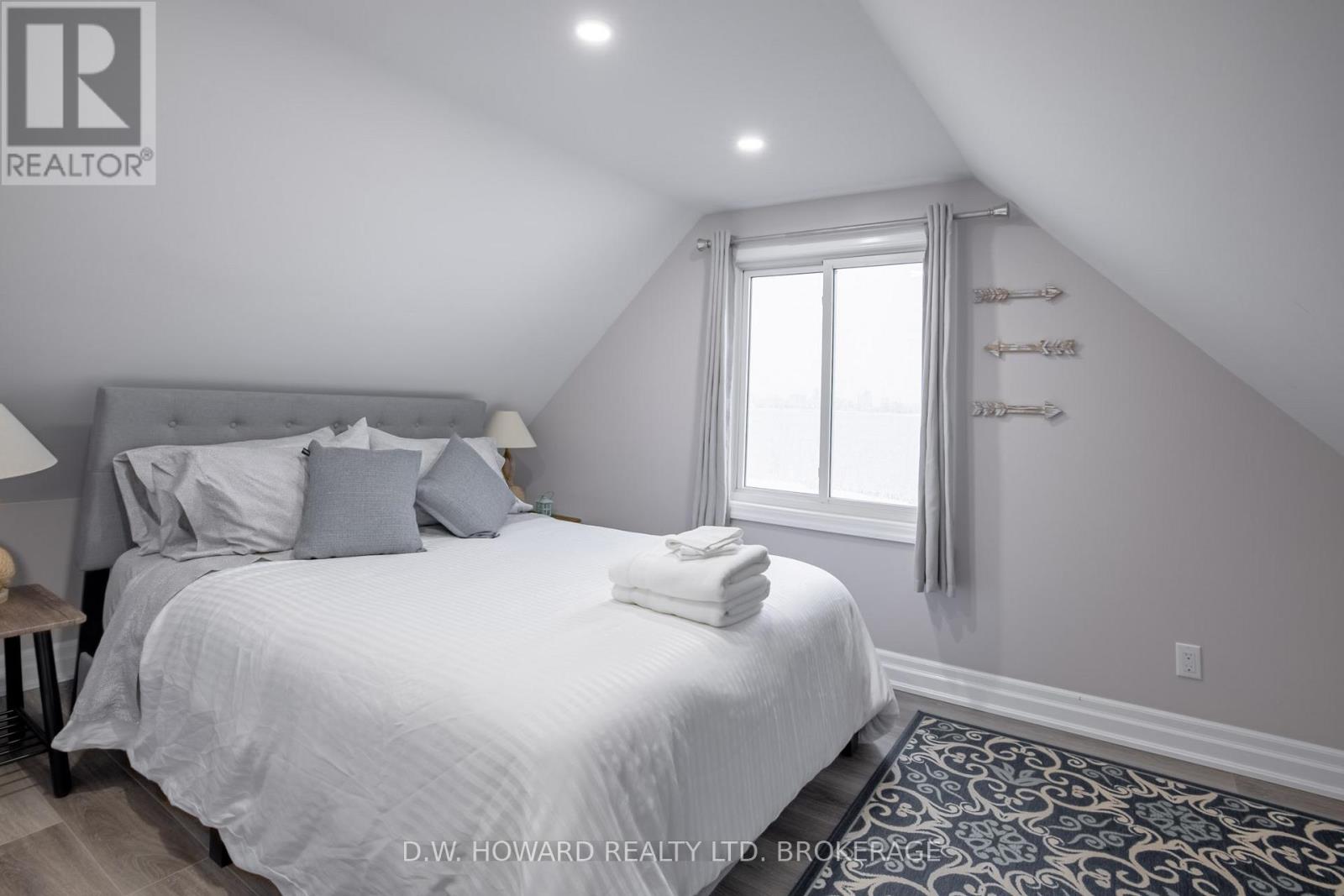474 Lakeshore Road, Fort Erie (Lakeshore), Ontario  L2A 1B5 - Photo 20 - X12294586