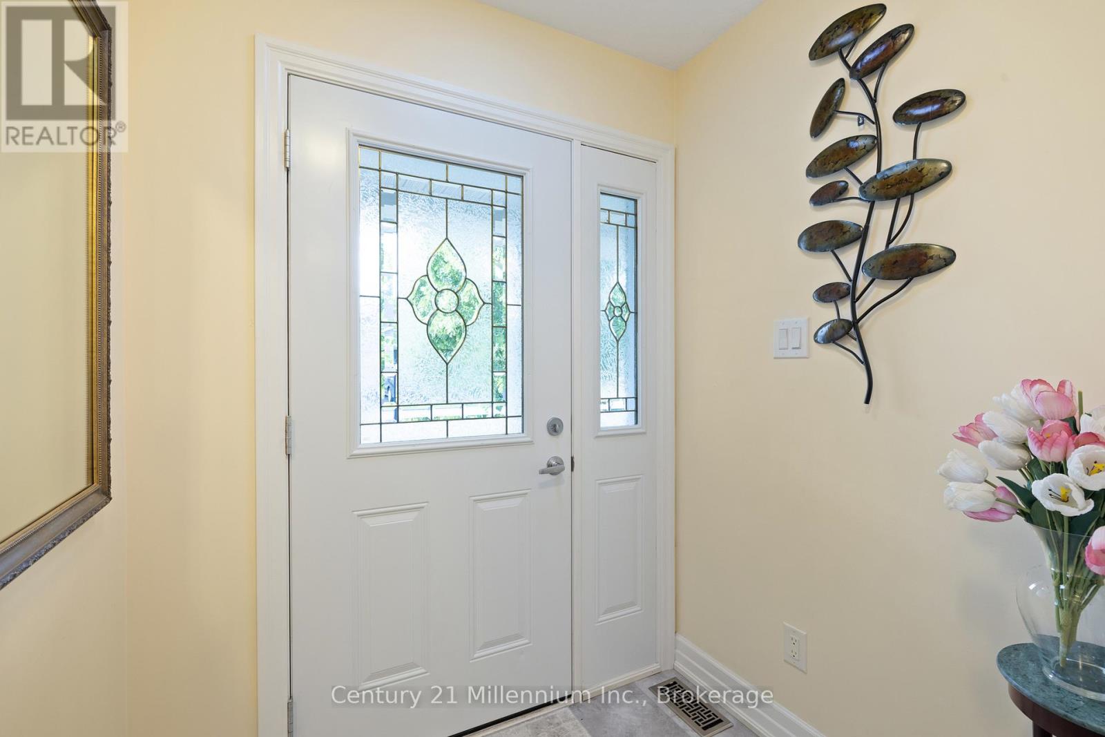 9 Garden Grove Crescent, Wasaga Beach, Ontario  L9Z 0E6 - Photo 4 - S12294556