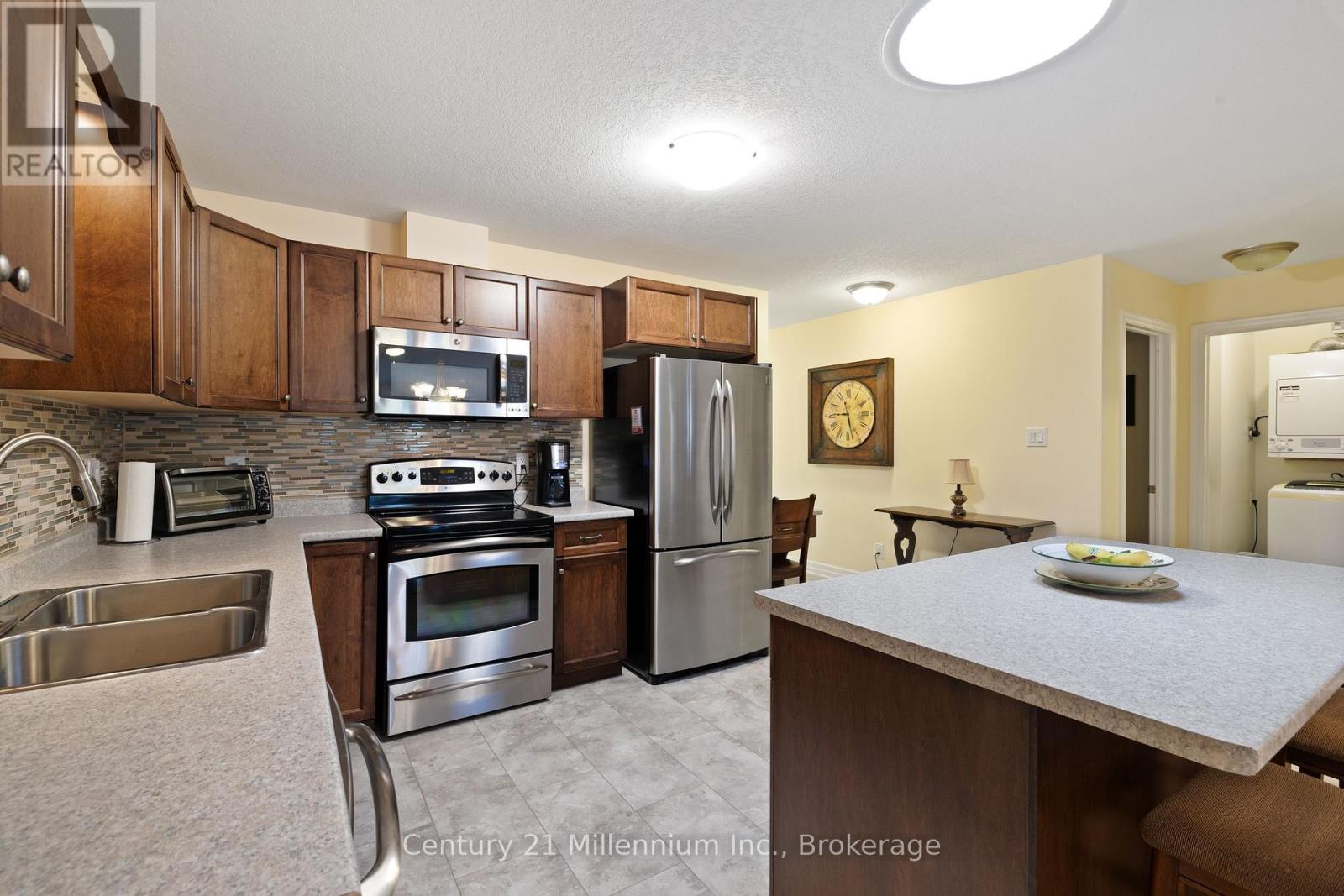 9 Garden Grove Crescent, Wasaga Beach, Ontario  L9Z 0E6 - Photo 8 - S12294556