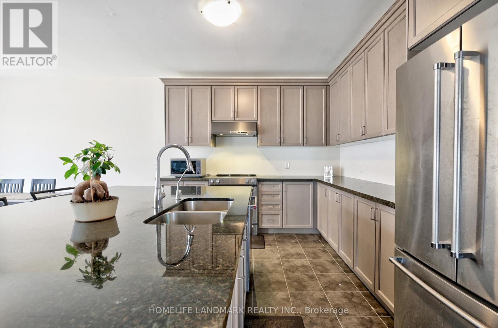 99 Beckett Avenue, East Gwillimbury, Ontario  L9N 0S6 - Photo 14 - N12294439