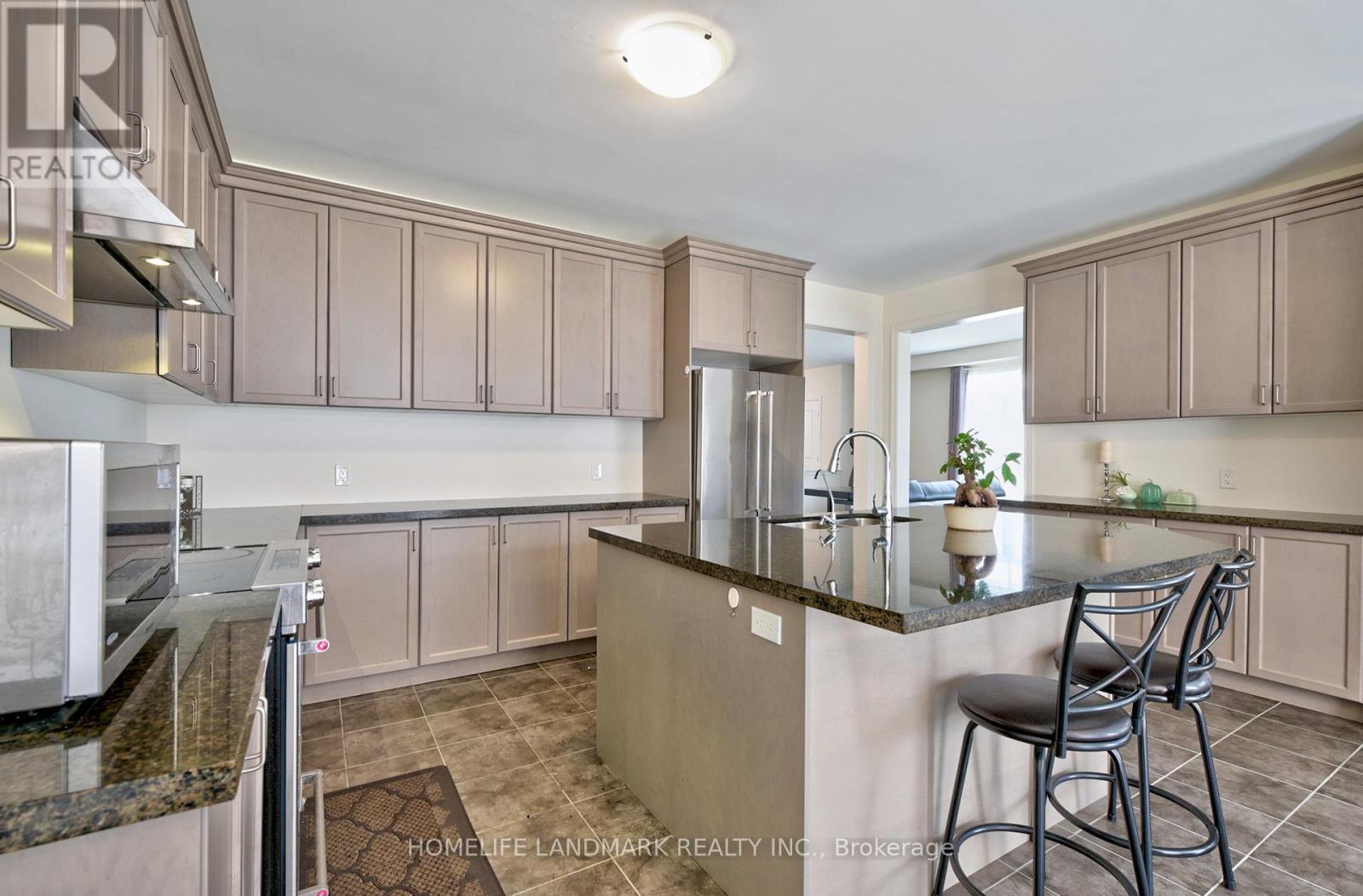 99 Beckett Avenue, East Gwillimbury, Ontario  L9N 0S6 - Photo 16 - N12294439