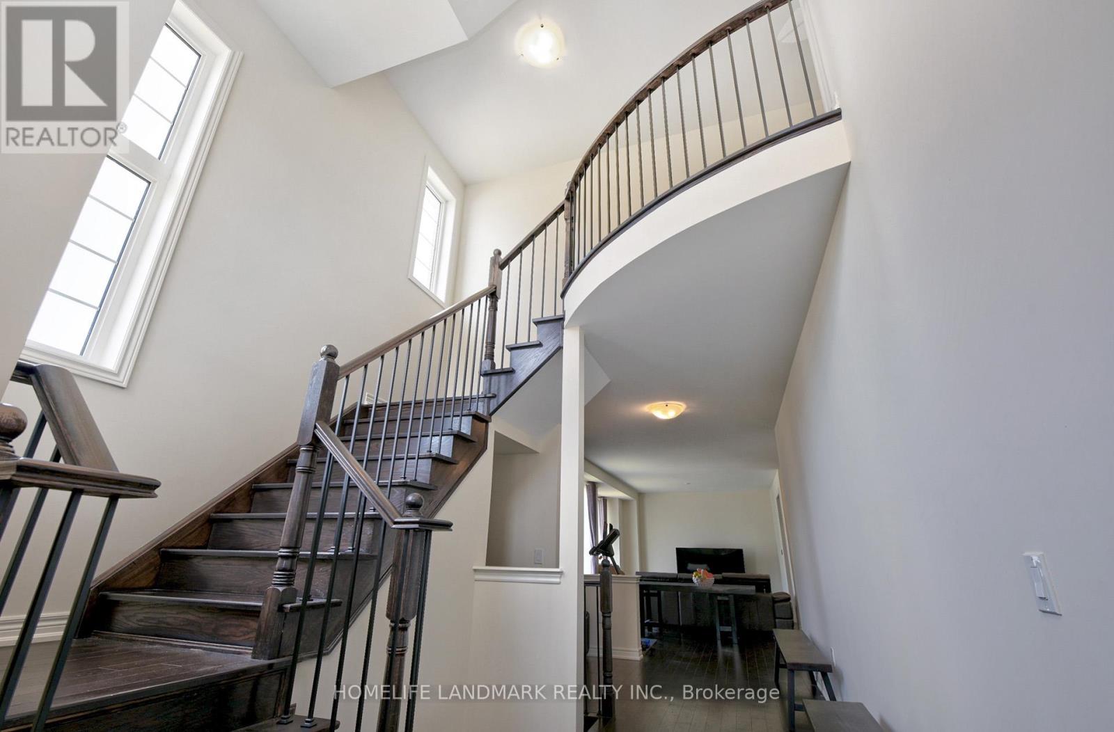 99 Beckett Avenue, East Gwillimbury, Ontario  L9N 0S6 - Photo 6 - N12294439