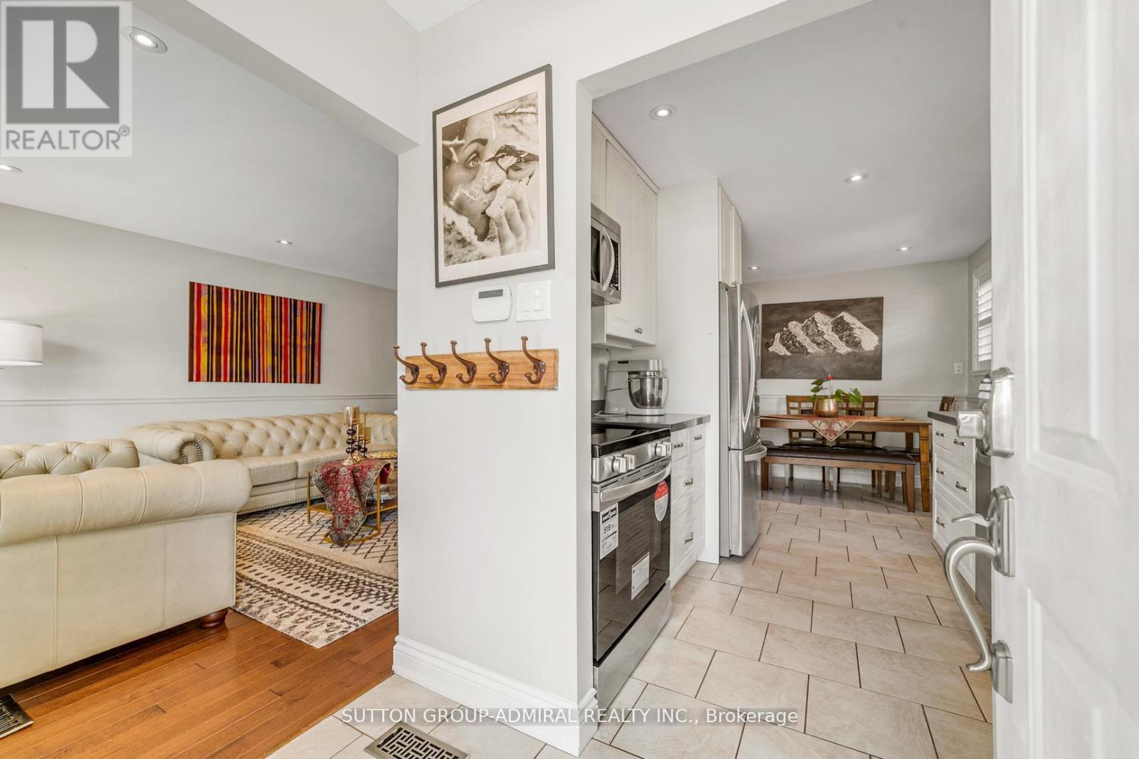 10 Kitimat Crescent, Aurora, Ontario L4G 3C3 - Photo 5 - N12294447