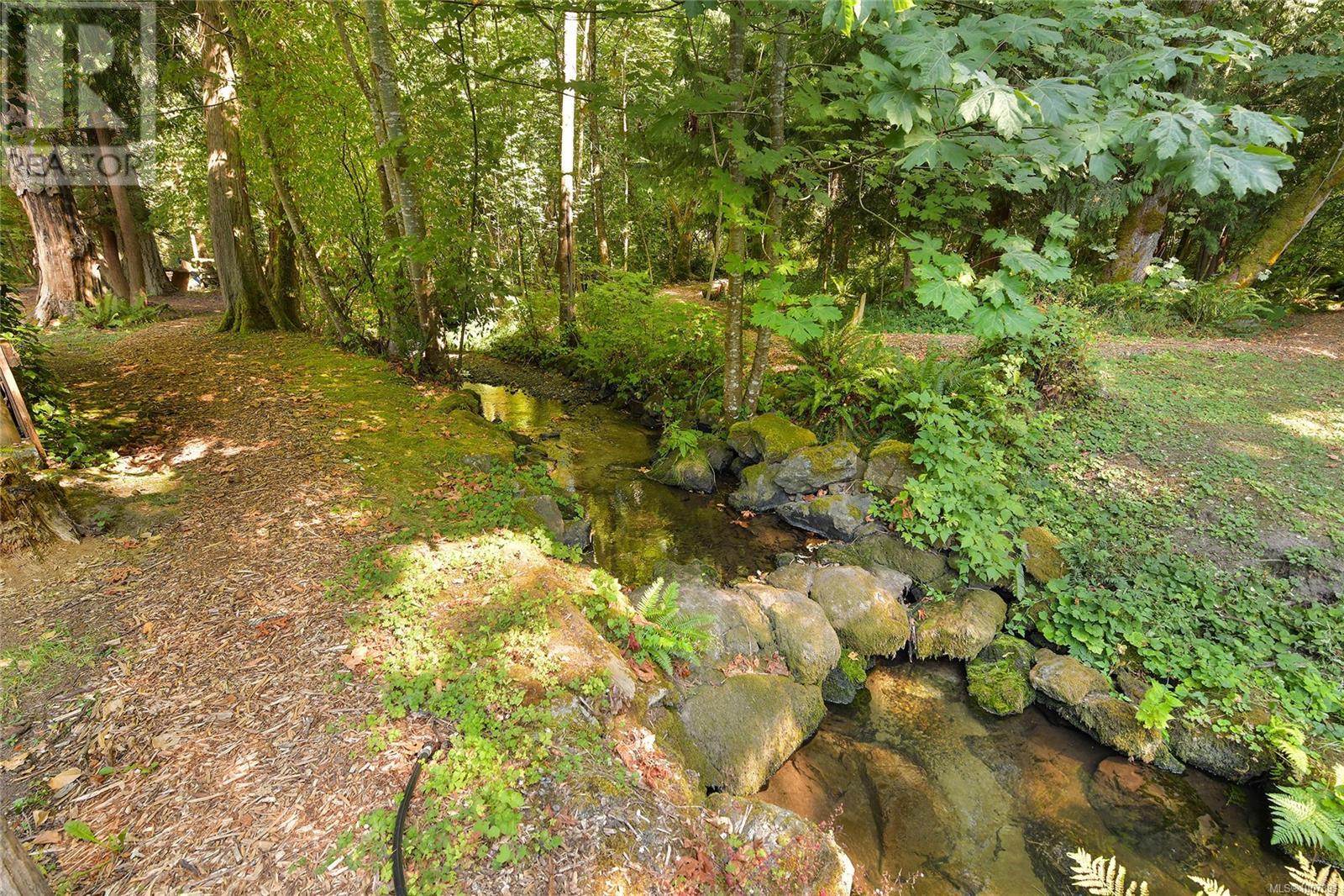 Property at 1695 Cultra Ave image 3
