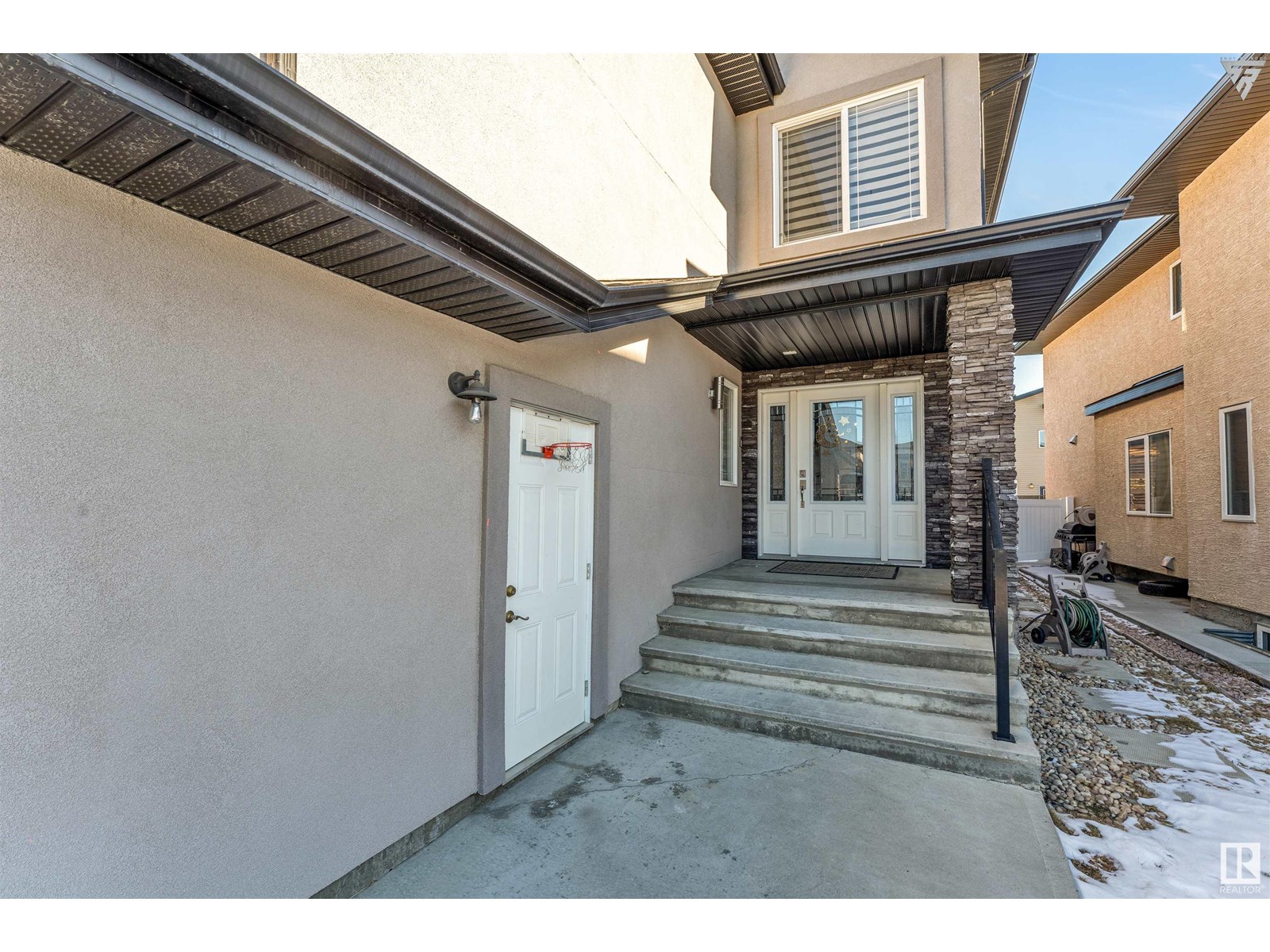 Property at 16723 61 ST NW image 3