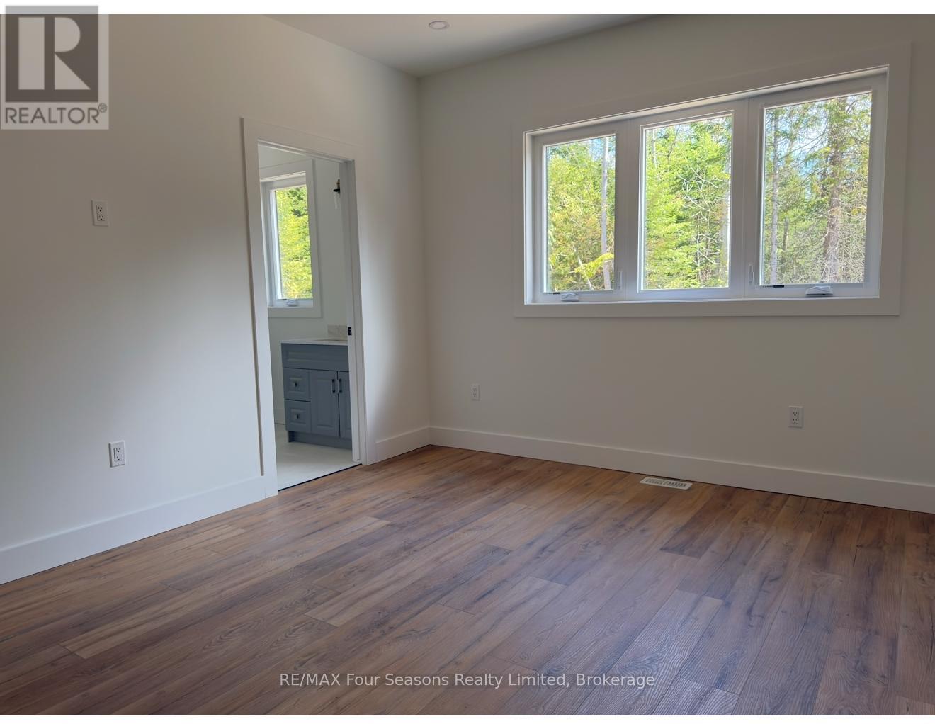 31 Trillium Crossing, Northern Bruce Peninsula, Ontario  N0H 1W0 - Photo 13 - X12136185