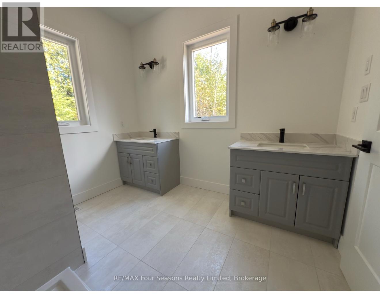 31 Trillium Crossing, Northern Bruce Peninsula, Ontario  N0H 1W0 - Photo 15 - X12136185