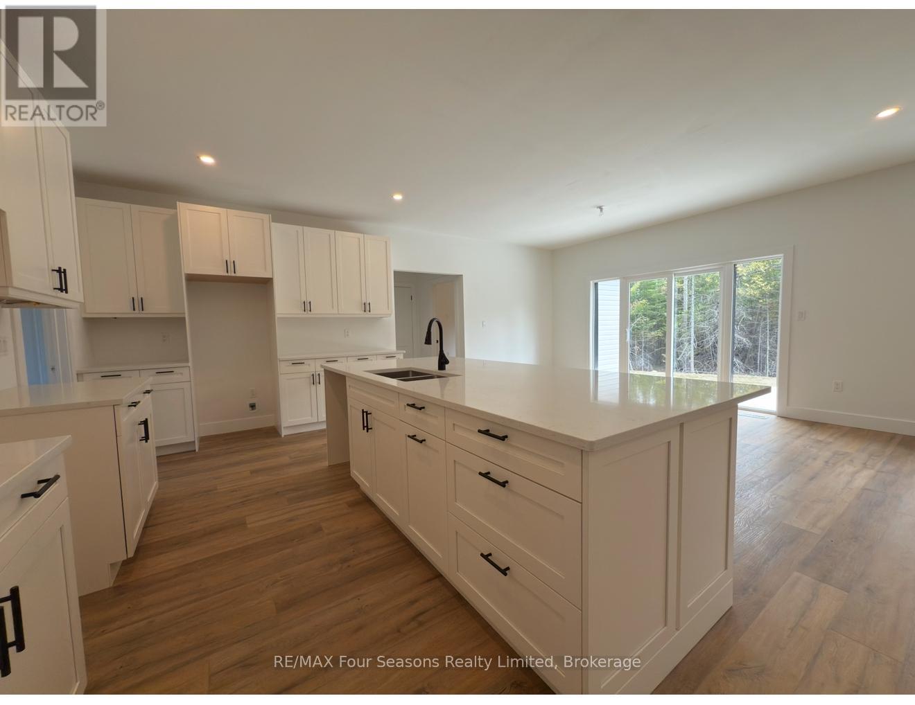 31 Trillium Crossing, Northern Bruce Peninsula, Ontario  N0H 1W0 - Photo 22 - X12136185