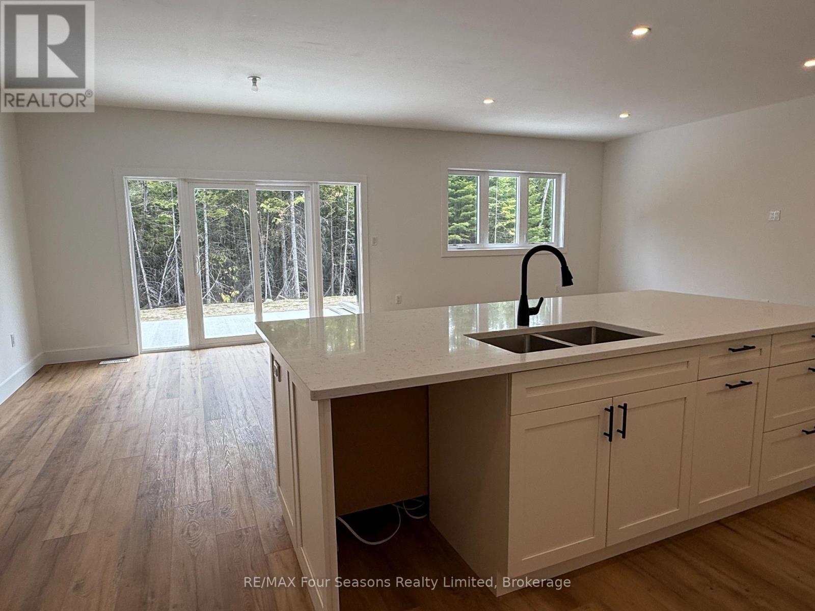 31 Trillium Crossing, Northern Bruce Peninsula, Ontario  N0H 1W0 - Photo 23 - X12136185
