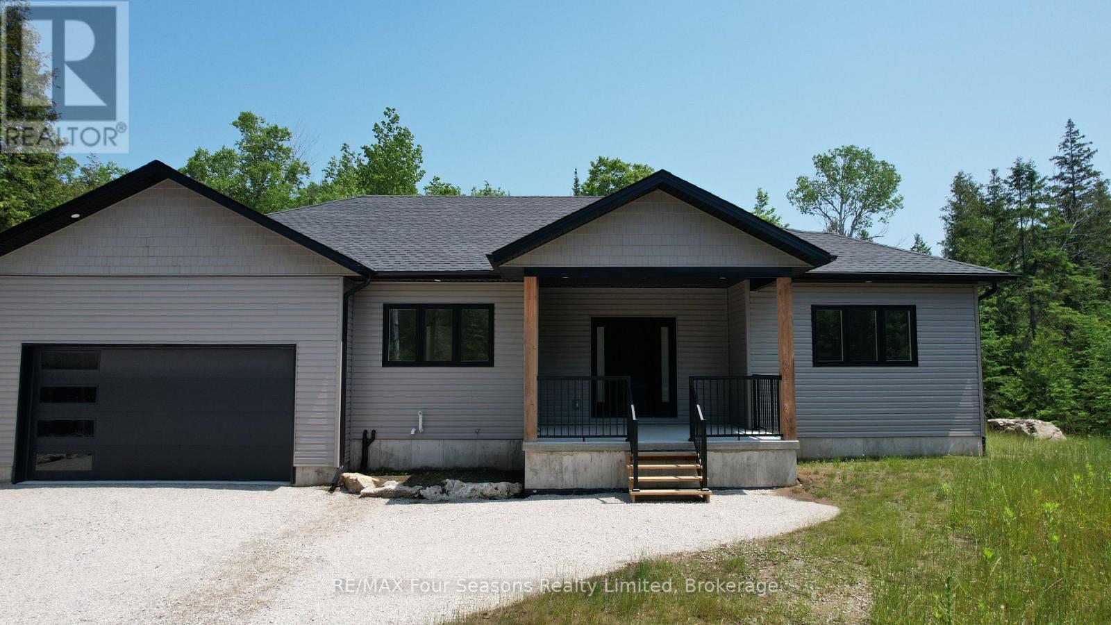 31 Trillium Crossing, Northern Bruce Peninsula, Ontario  N0H 1W0 - Photo 2 - X12136185