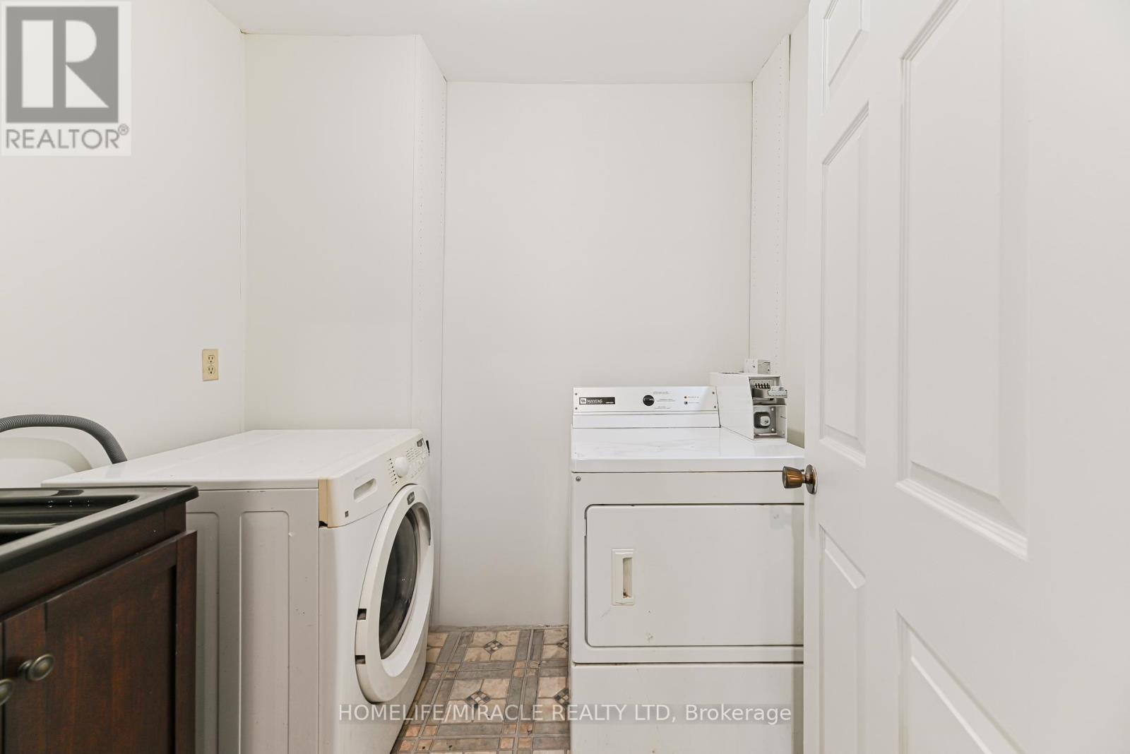 40 Blair Crescent, Barrie, Ontario  L4M 5Y6 - Photo 12 - S12294628