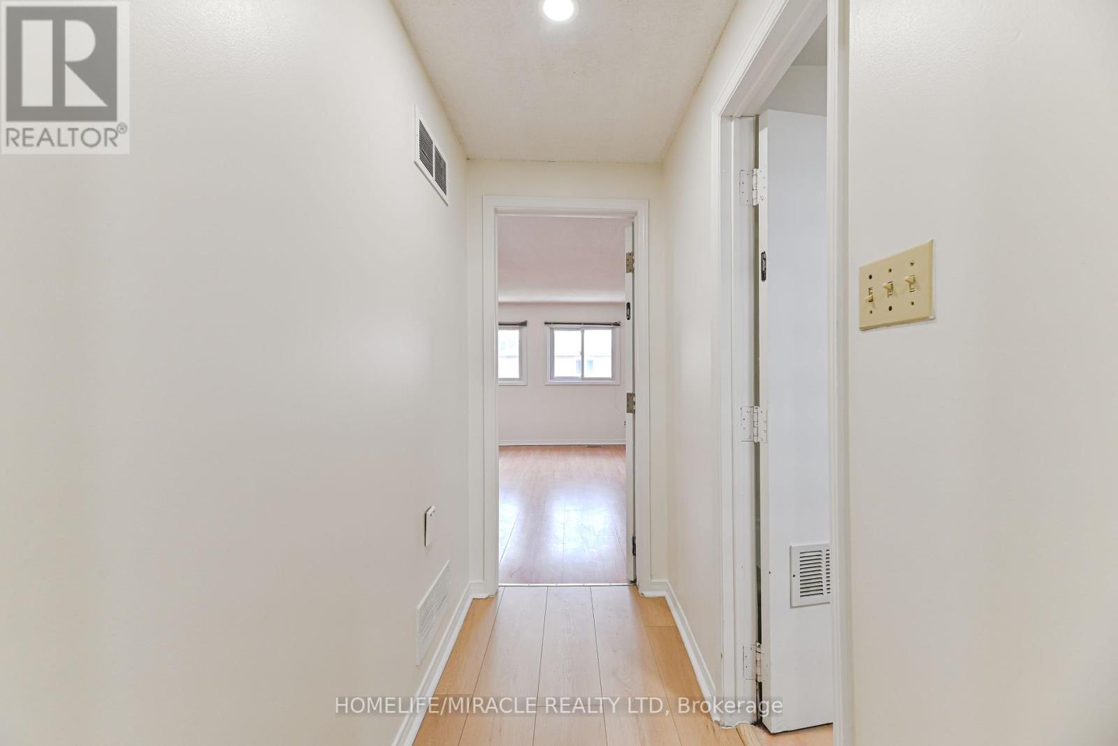 40 Blair Crescent, Barrie, Ontario  L4M 5Y6 - Photo 14 - S12294628