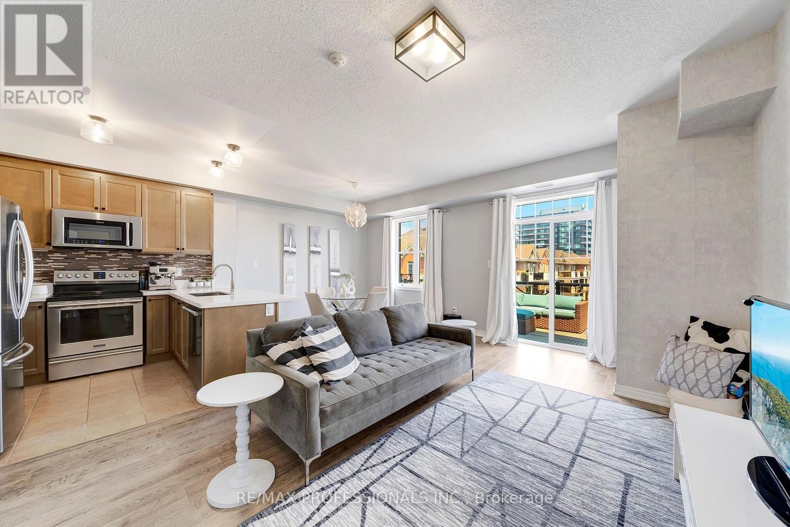 Property at 301 - 2339 SAWGRASS DRIVE image 1