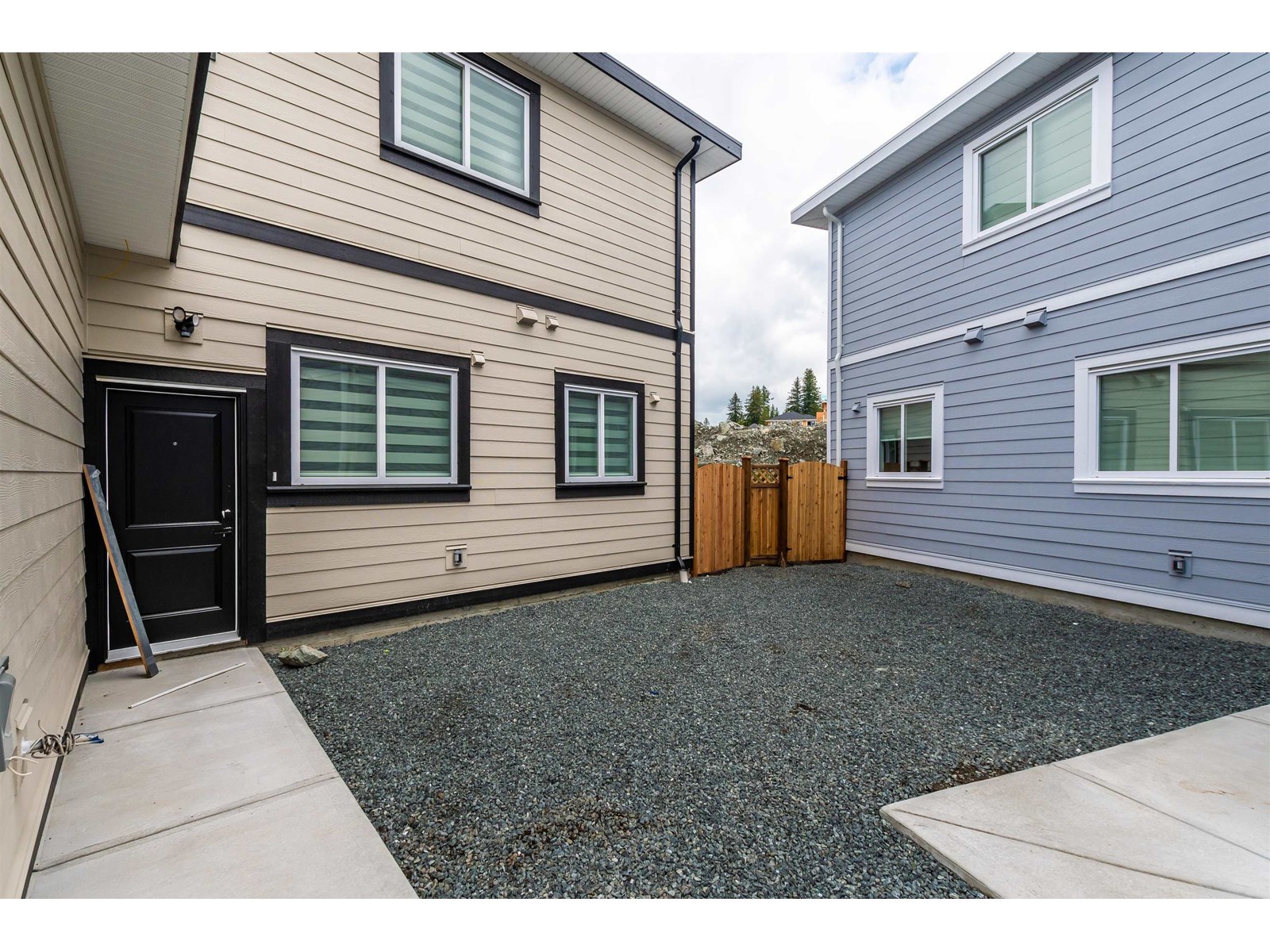 Property at 46065 CRESTVIEW DRIVE image 3
