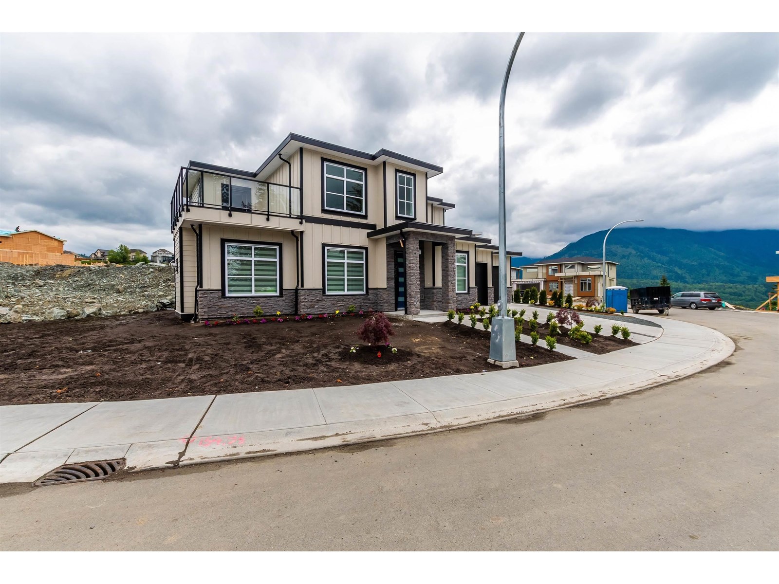 Property at 46065 CRESTVIEW DRIVE image 2