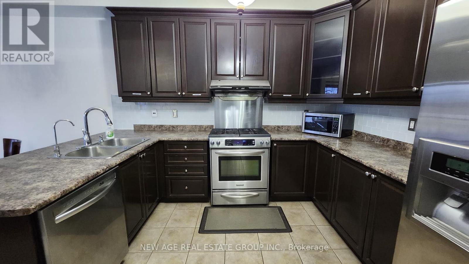 2 - 80 Tatra Crescent, Brampton, Ontario  L6Y 0K5 - Photo 14 - W12294512