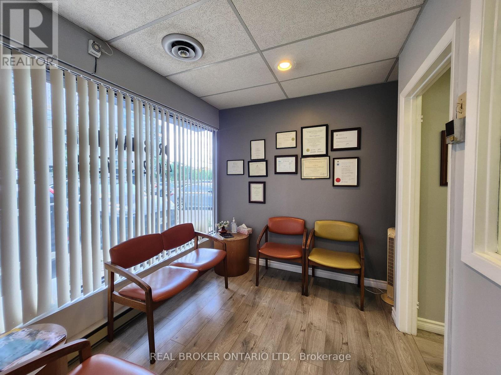 5130 Dundas Street W, Toronto, Ontario M9A 1C2 - Photo 1 - W12294621