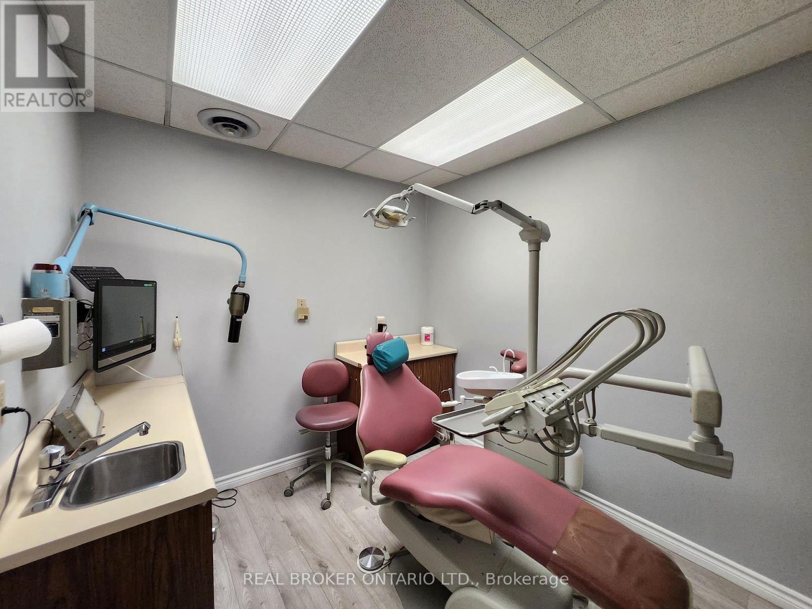 5130 Dundas Street W, Toronto, Ontario M9A 1C2 - Photo 8 - W12294621