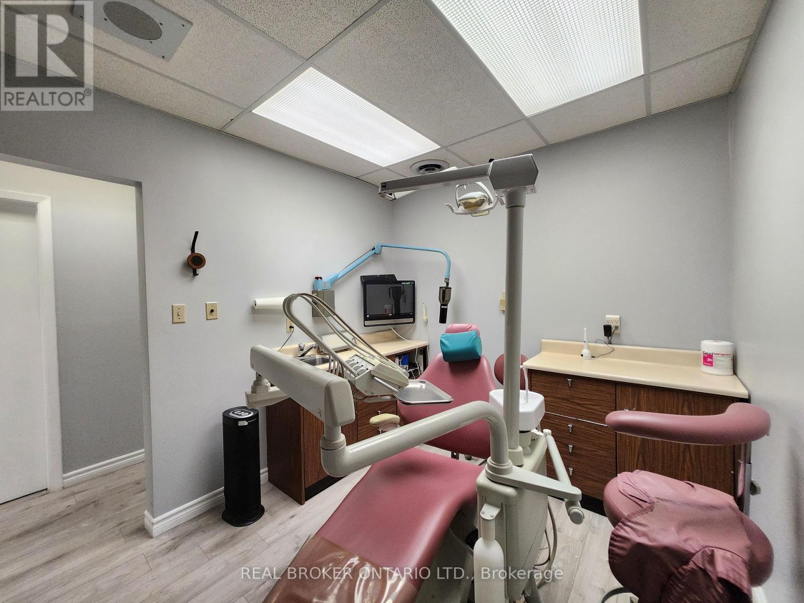 5130 Dundas Street W, Toronto, Ontario M9A 1C2 - Photo 9 - W12294621