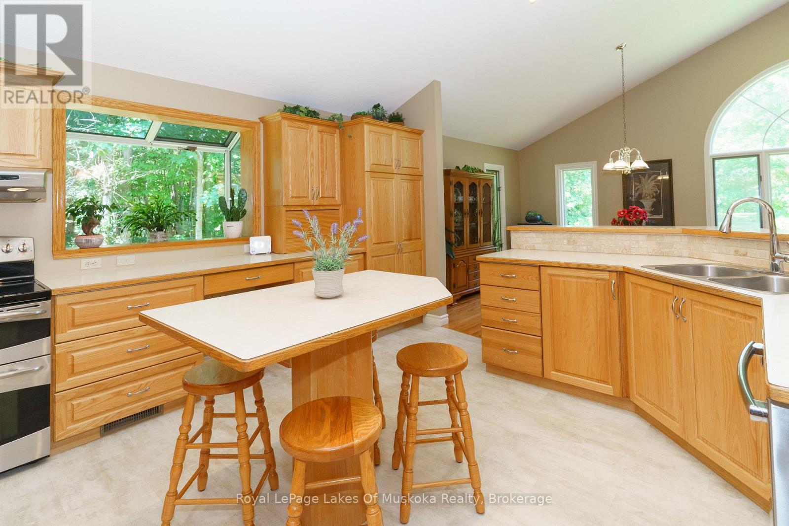 1020 Amelia Crescent, Gravenhurst, Ontario  P0E 1G0 - Photo 16 - X12294686