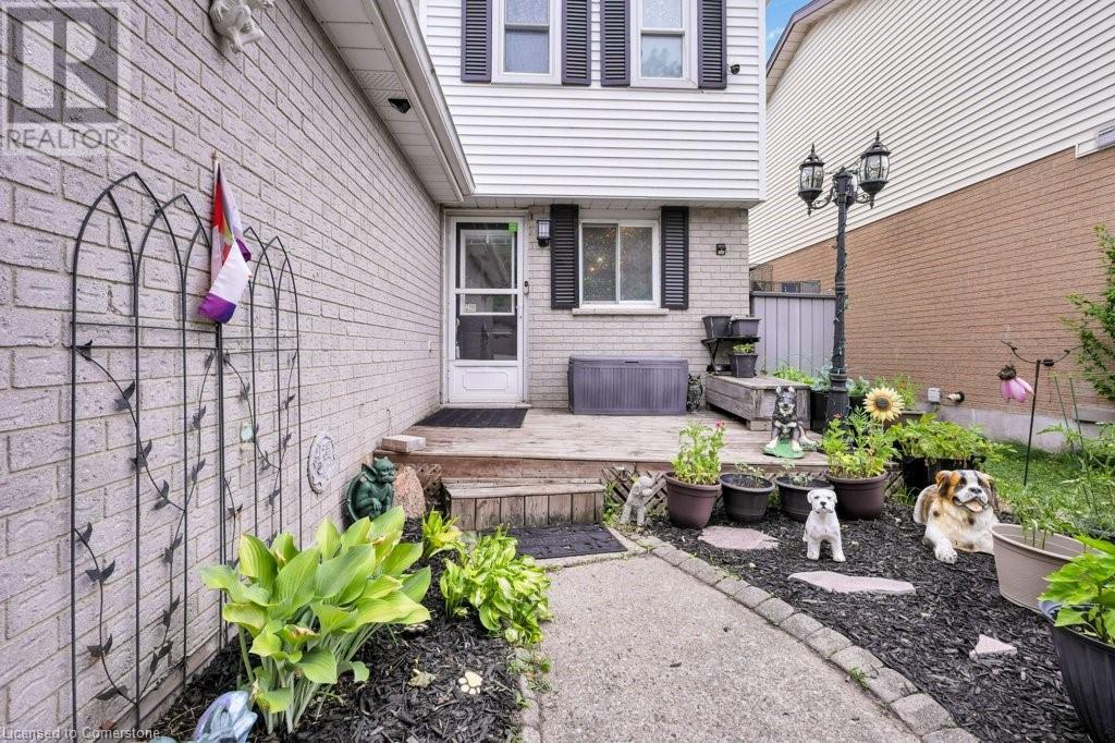Property at 18 CAMROSE Court image 3