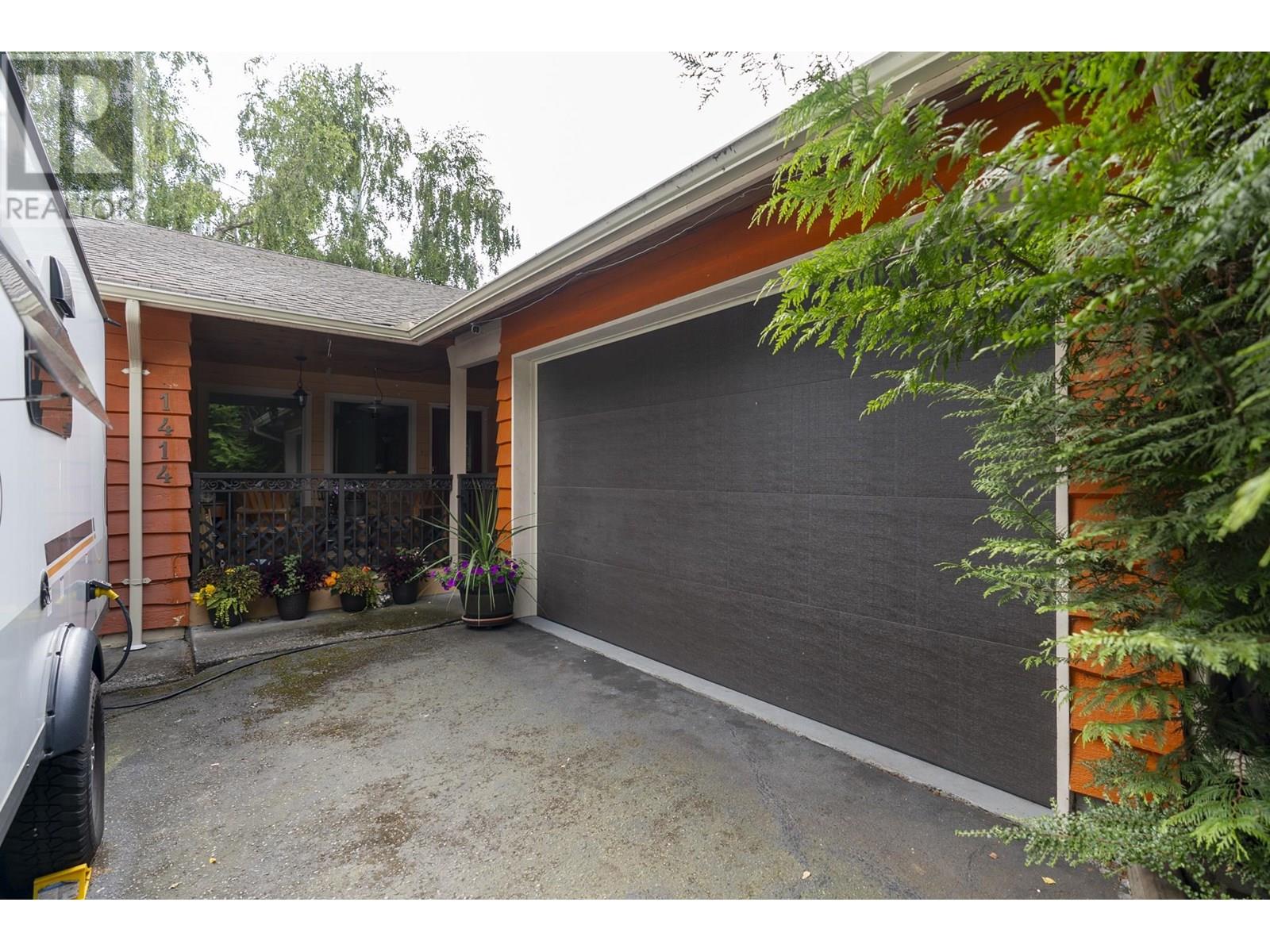 Property at 1414 53A STREET image 4