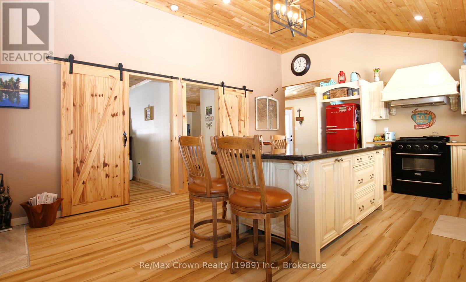 303 Clear Lake Road, Parry Sound Remote Area, Ontario  P0H 1A0 - Photo 16 - X12258939