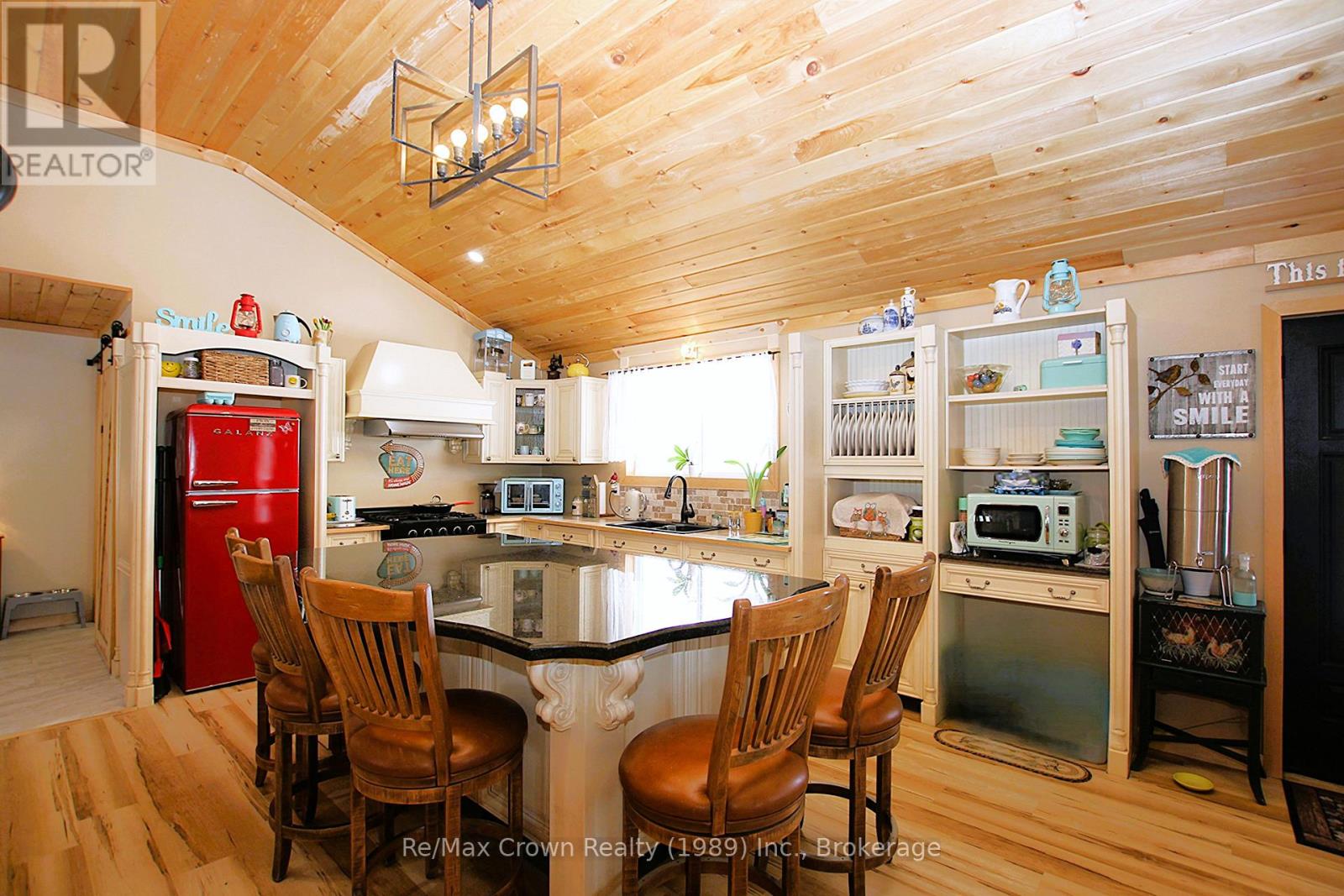303 Clear Lake Road, Parry Sound Remote Area, Ontario  P0H 1A0 - Photo 14 - X12258939
