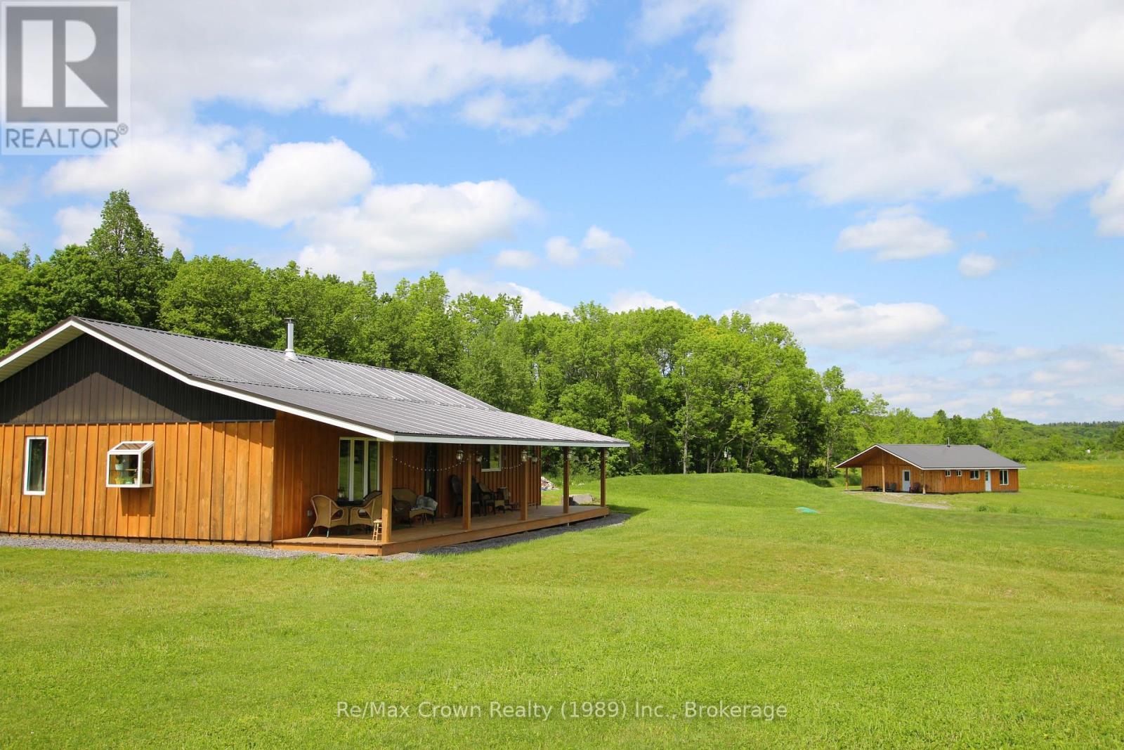 303 Clear Lake Road, Parry Sound Remote Area, Ontario  P0H 1A0 - Photo 2 - X12258939