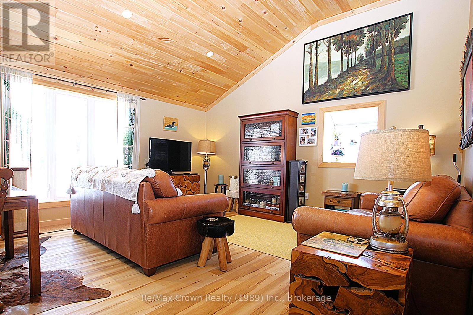 303 Clear Lake Road, Parry Sound Remote Area, Ontario  P0H 1A0 - Photo 18 - X12258939